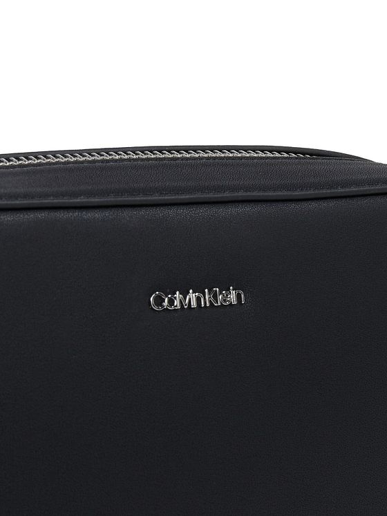 Calvin Klein CK Mixmedia Skuldertaske 22 cm