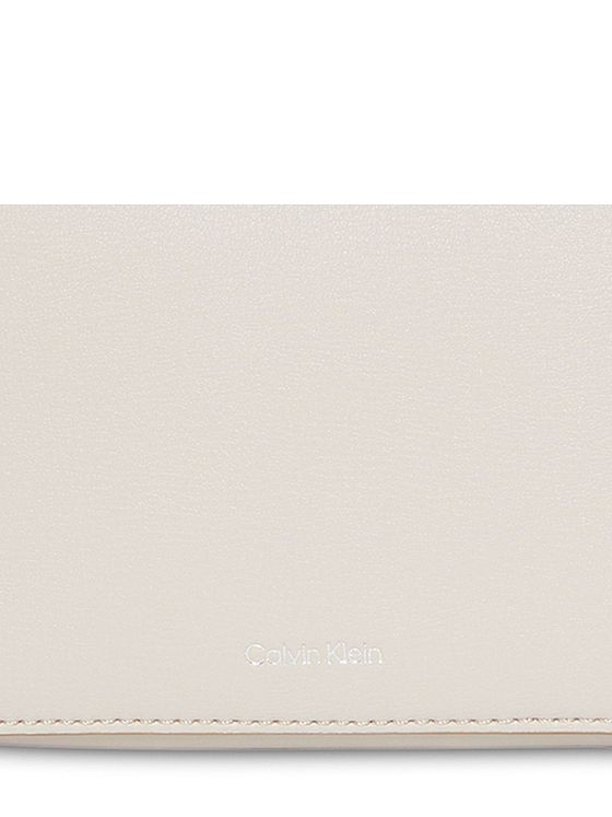 Calvin Klein Foil Skuldertaske 21 cm